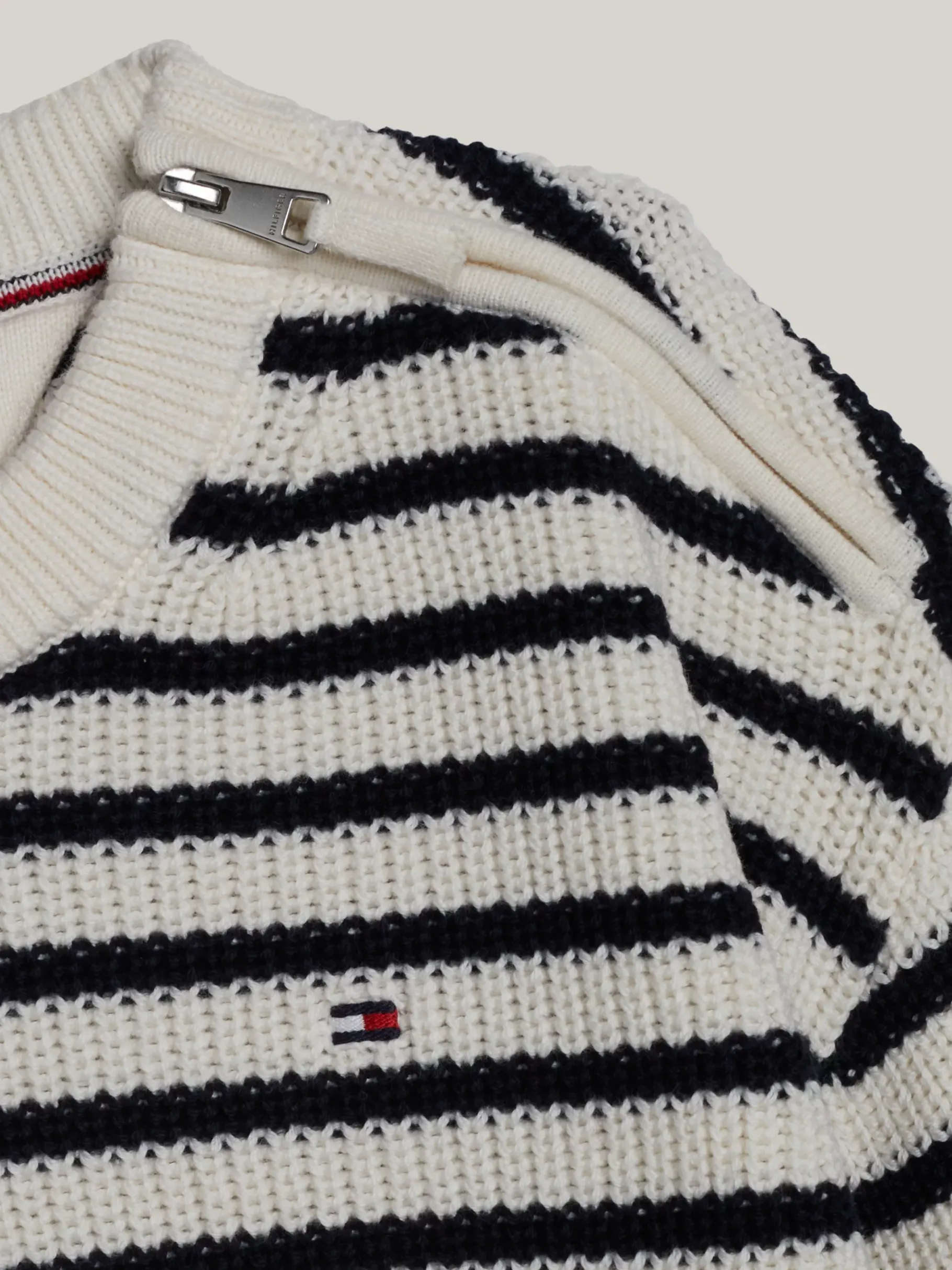 Tommy Hilfiger Adaptive gestreifter Relaxed Fit Pullover ANCIENT WHITE DESERT SKY STRIPE Outlet