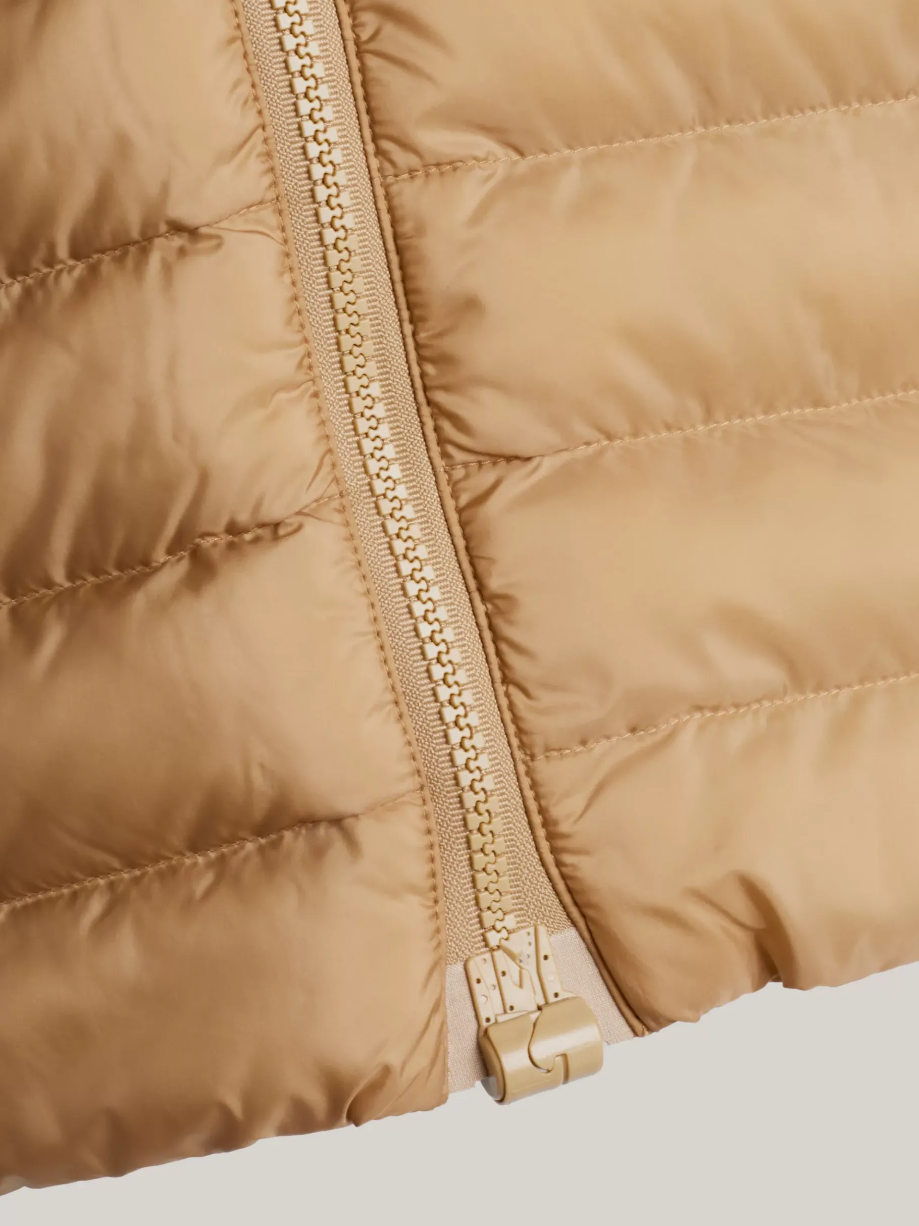 Tommy Hilfiger Adaptive wattierte Jacke mit Kapuze CLASSIC KHAKI Outlet