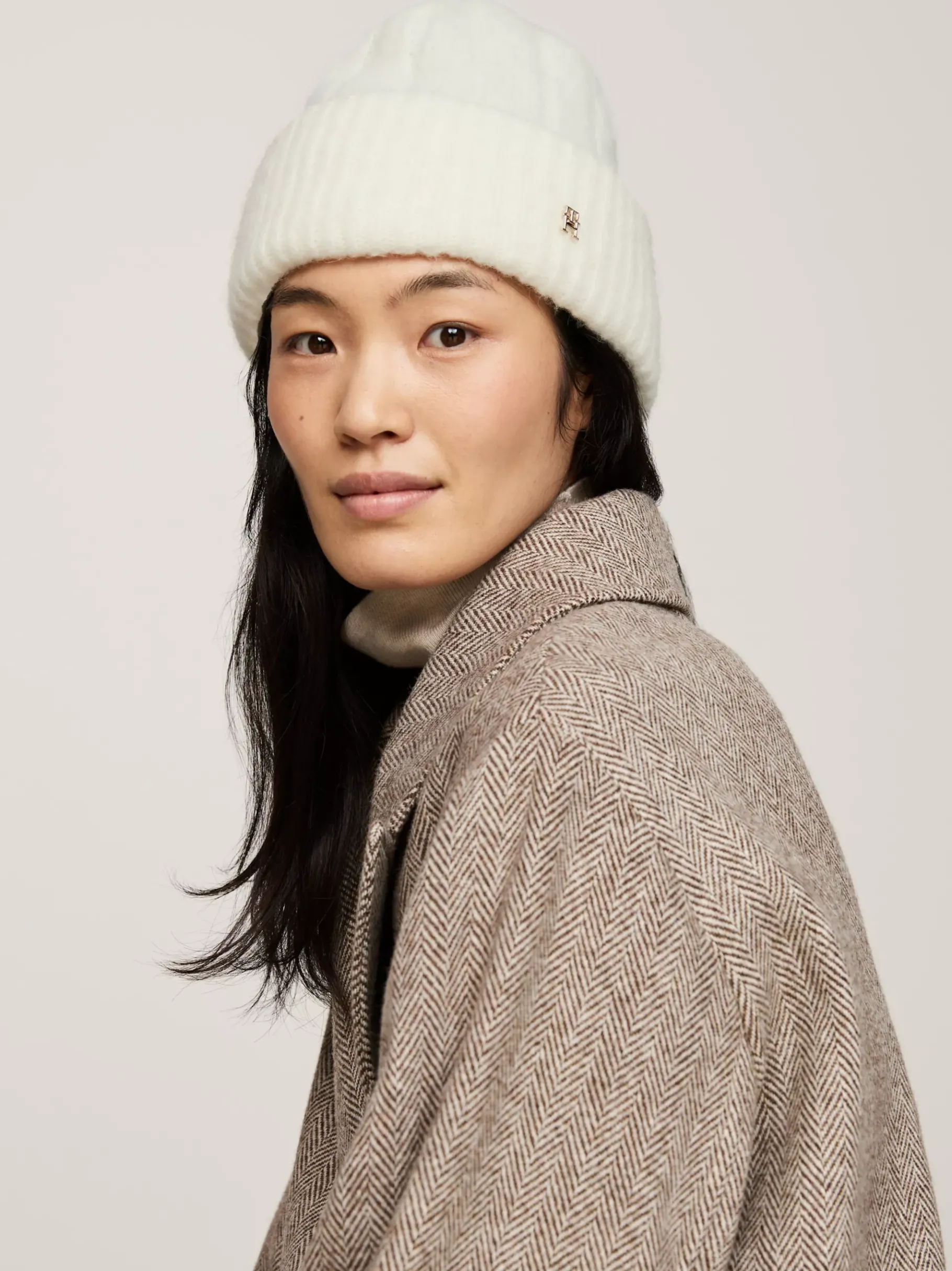 Tommy Hilfiger Beanie aus Alpaka-Wollmix mit TH-Monogramm ANCIENT WHITE New