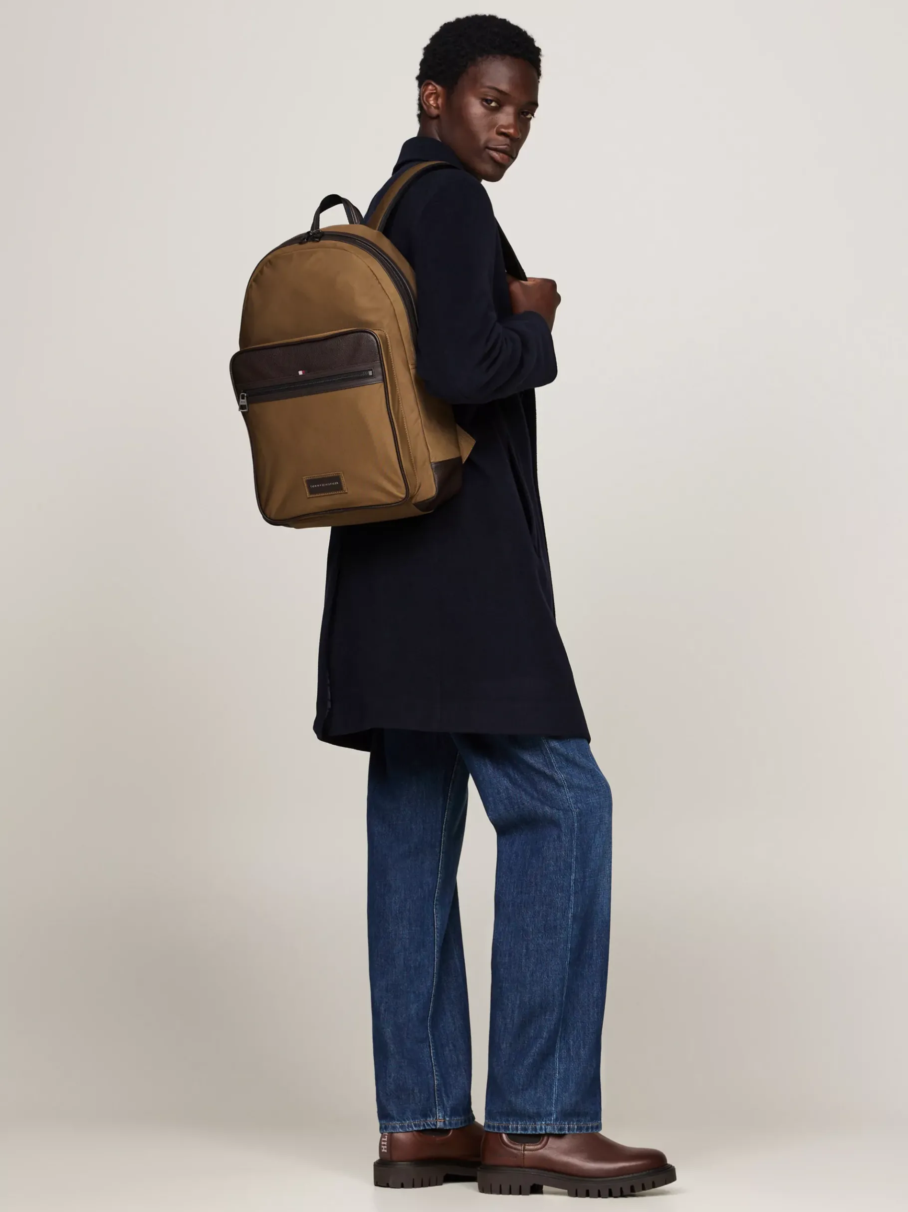 Tommy Hilfiger Casual kuppelförmiger Rucksack mit Logo-Patch BROWN OLIVE Cheap