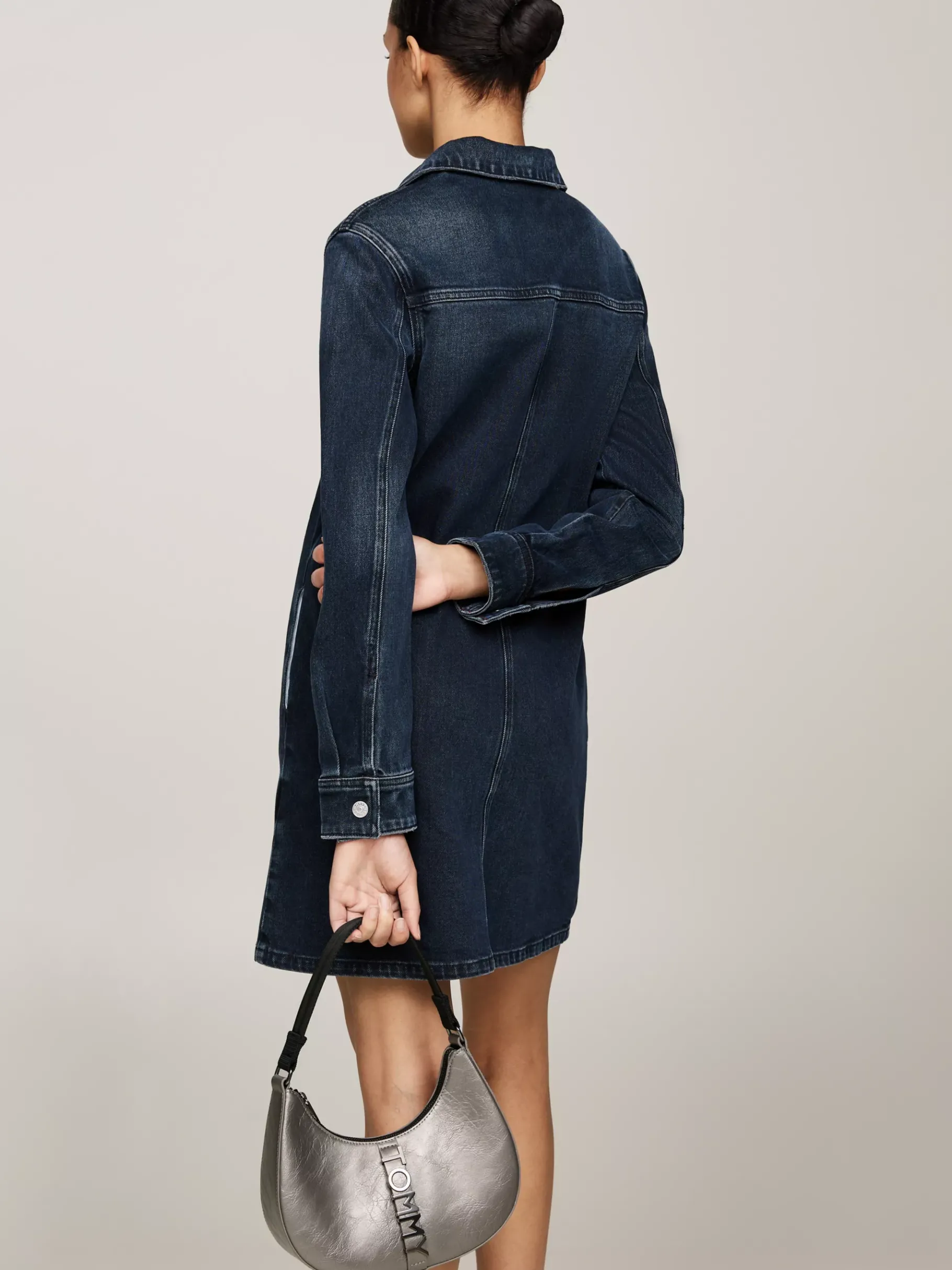 Tommy Hilfiger City Schultertasche mit Metallic-Finish PEWTER Store