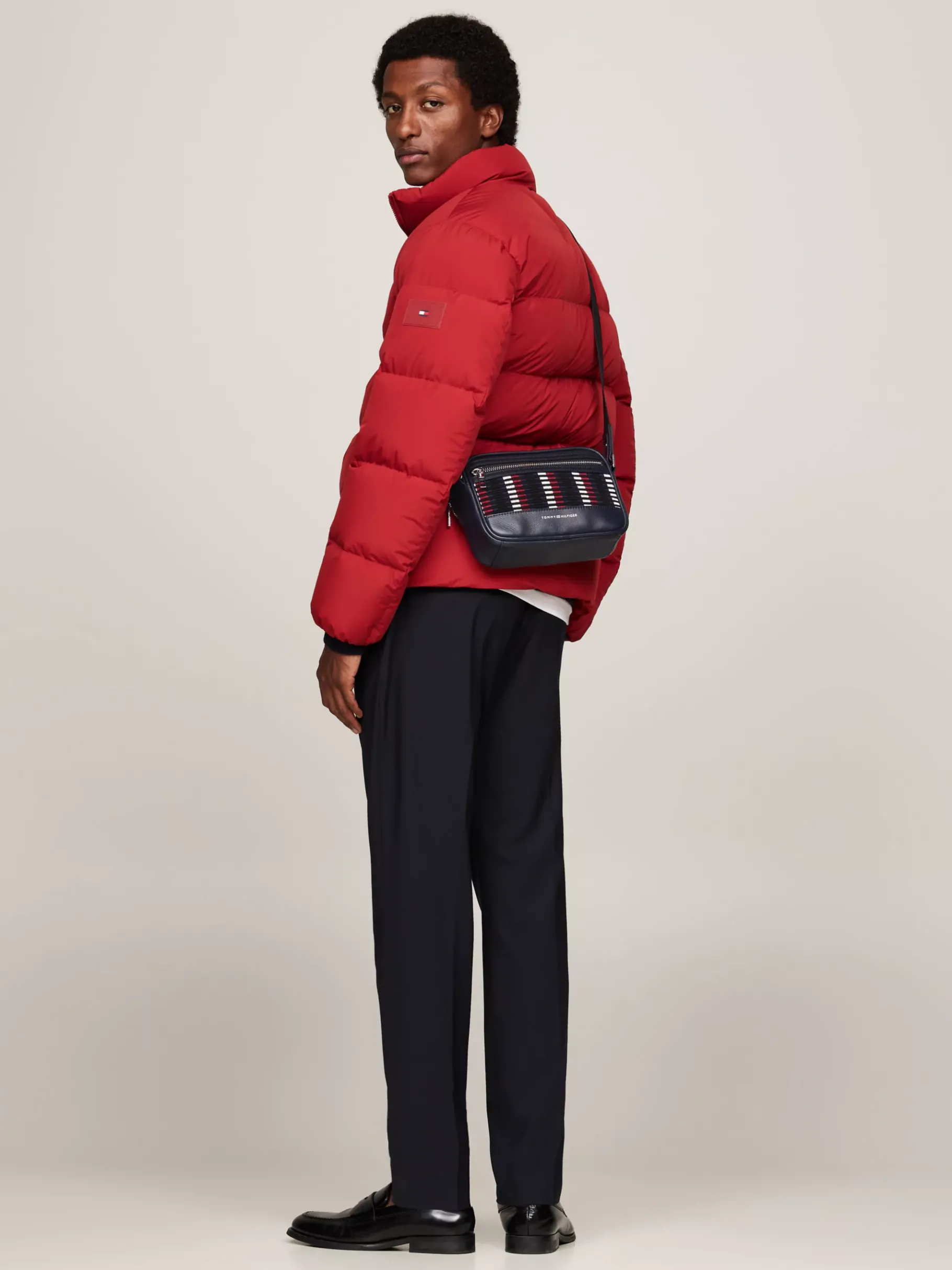 Tommy Hilfiger Corporate Kameratasche aus Leder SPACE BLUE Best Sale