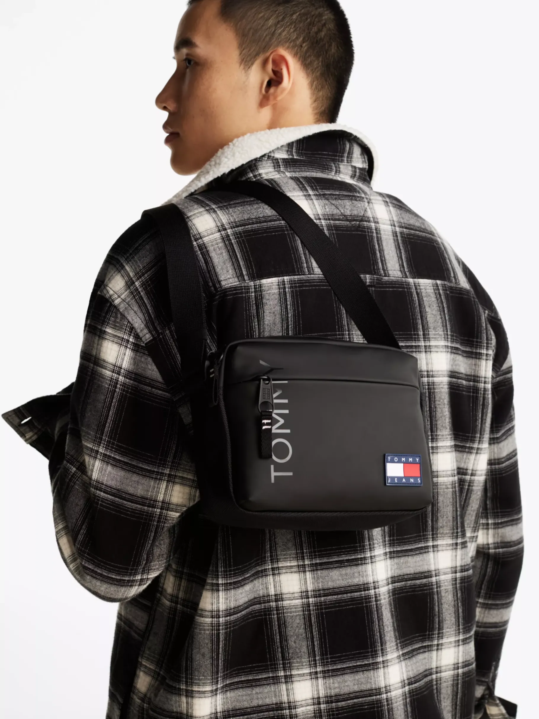 Tommy Hilfiger Essential Crossbody-Kameratasche mit Logo BLACK Hot