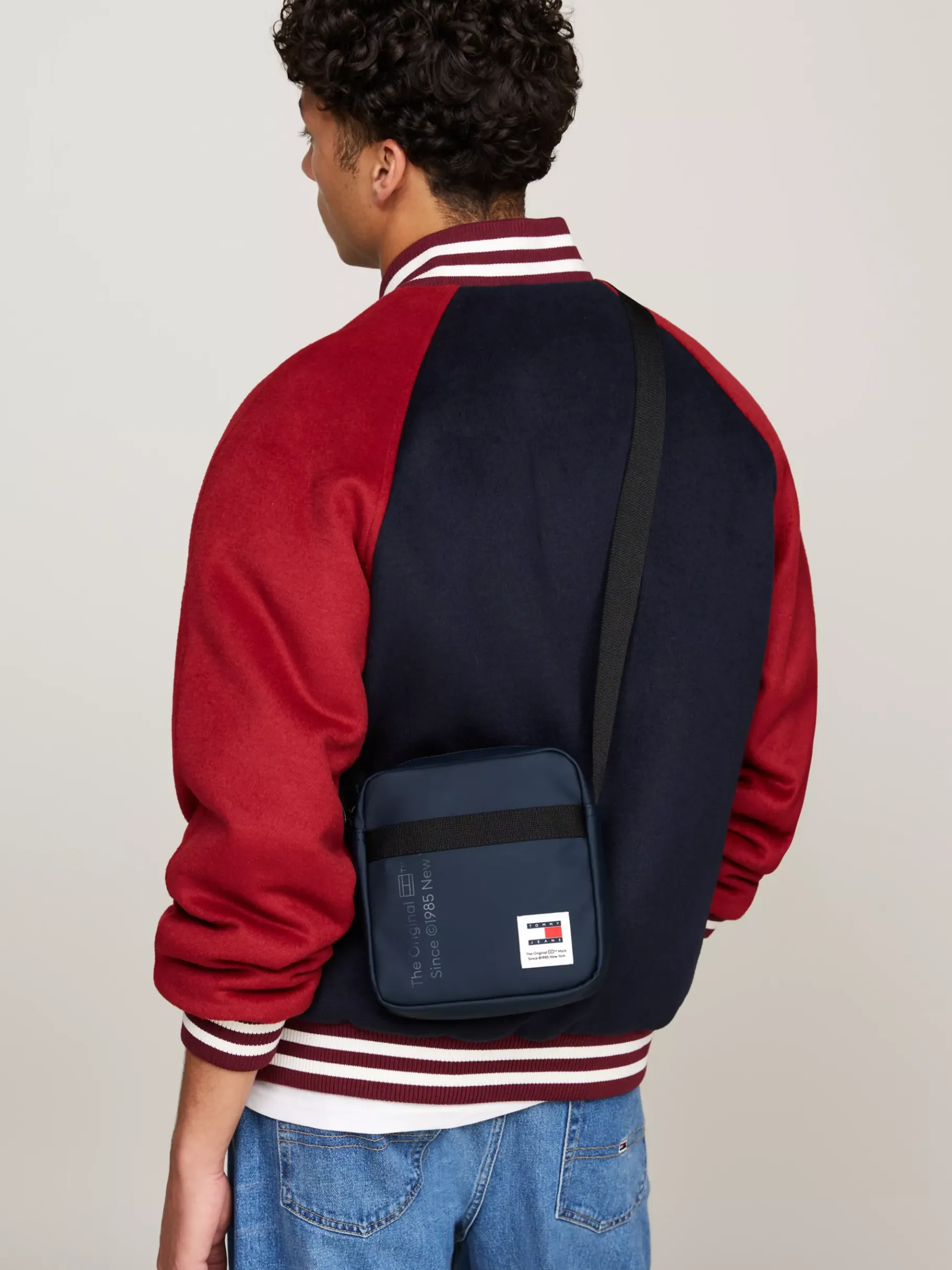 Tommy Hilfiger Essential Crossbody-Reportertasche DARK NIGHT NAVY Discount