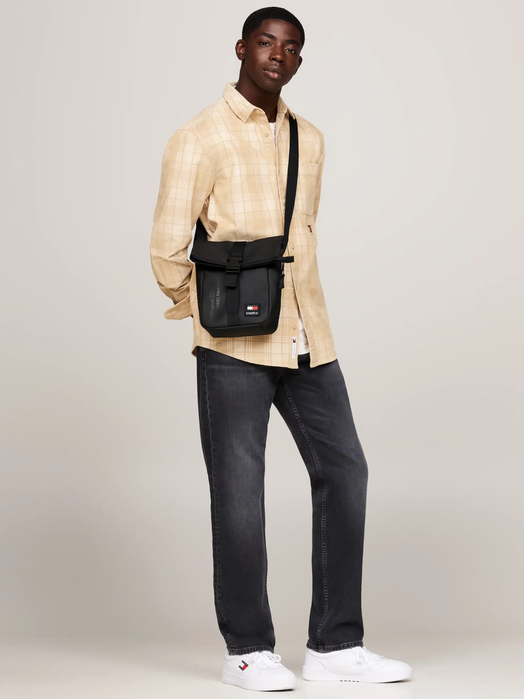 Tommy Hilfiger Essential Crossbody-Tasche mit Clip-Verschluss BLACK Discount