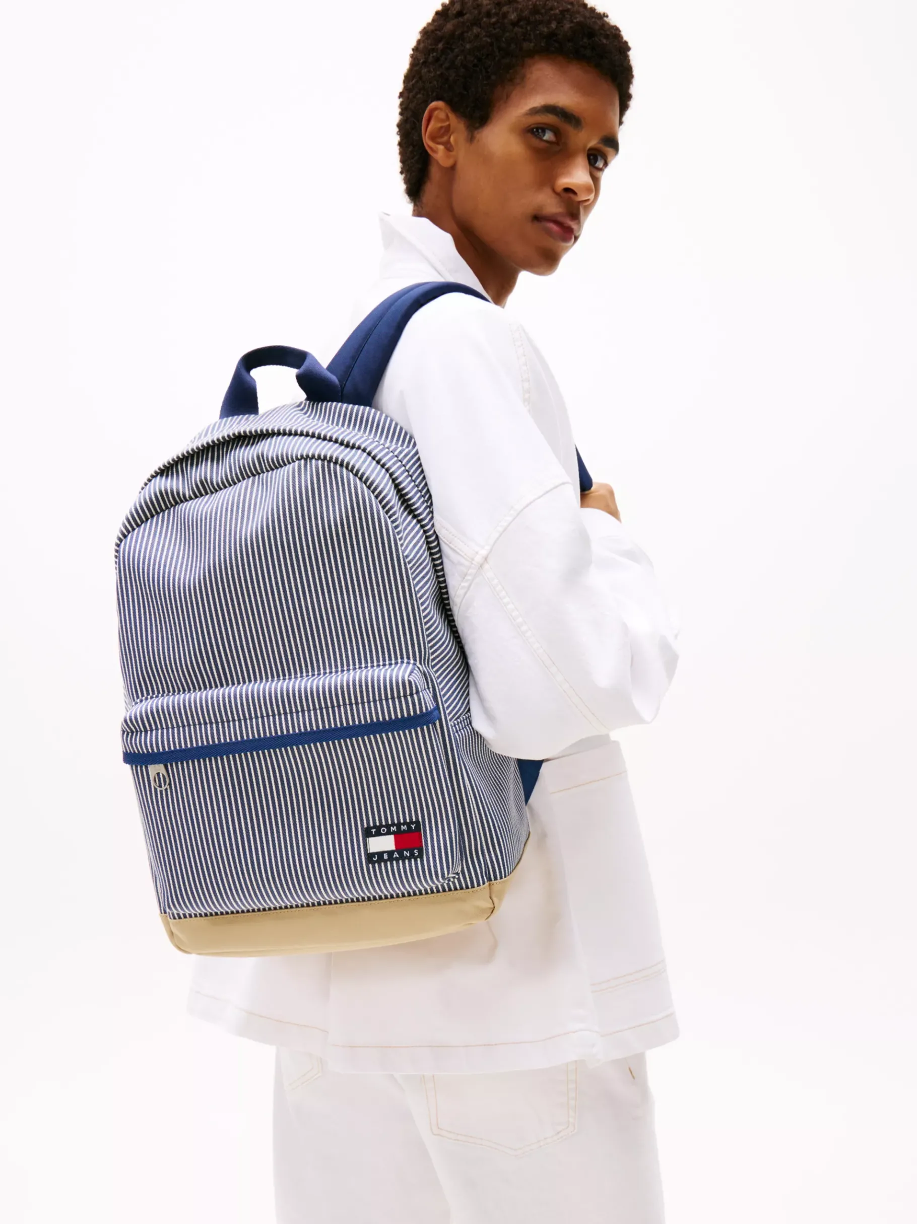 Tommy Hilfiger Essential gestreifter kuppelförmiger Rucksack HICKORY STRIPE Shop