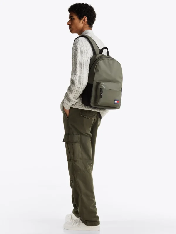 Tommy Hilfiger Essential kuppelförmiger Logo-Rucksack PEWTER GREEN Shop
