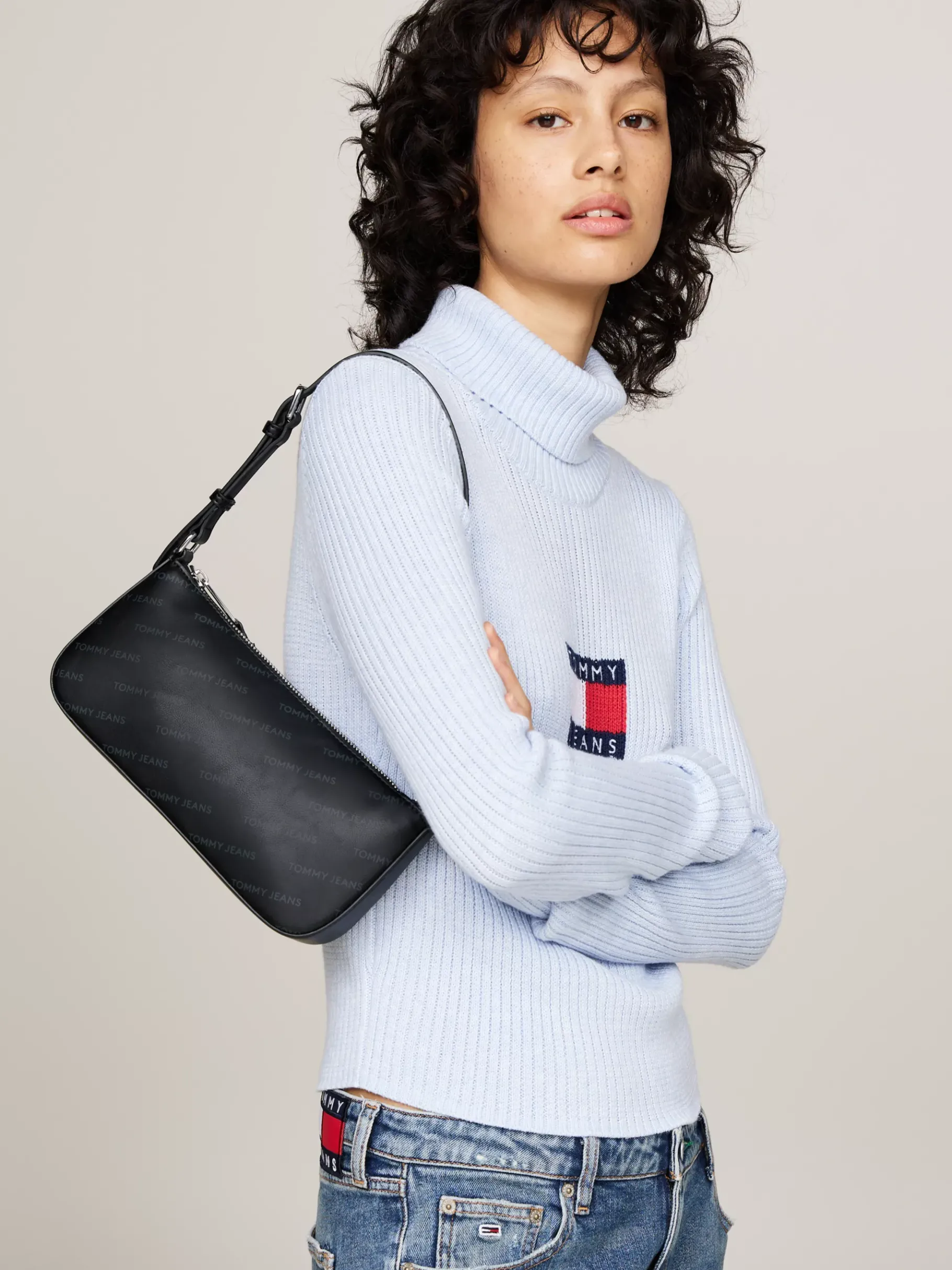 Tommy Hilfiger Essential Schultertasche mit Print BLACK ALLOVER Best