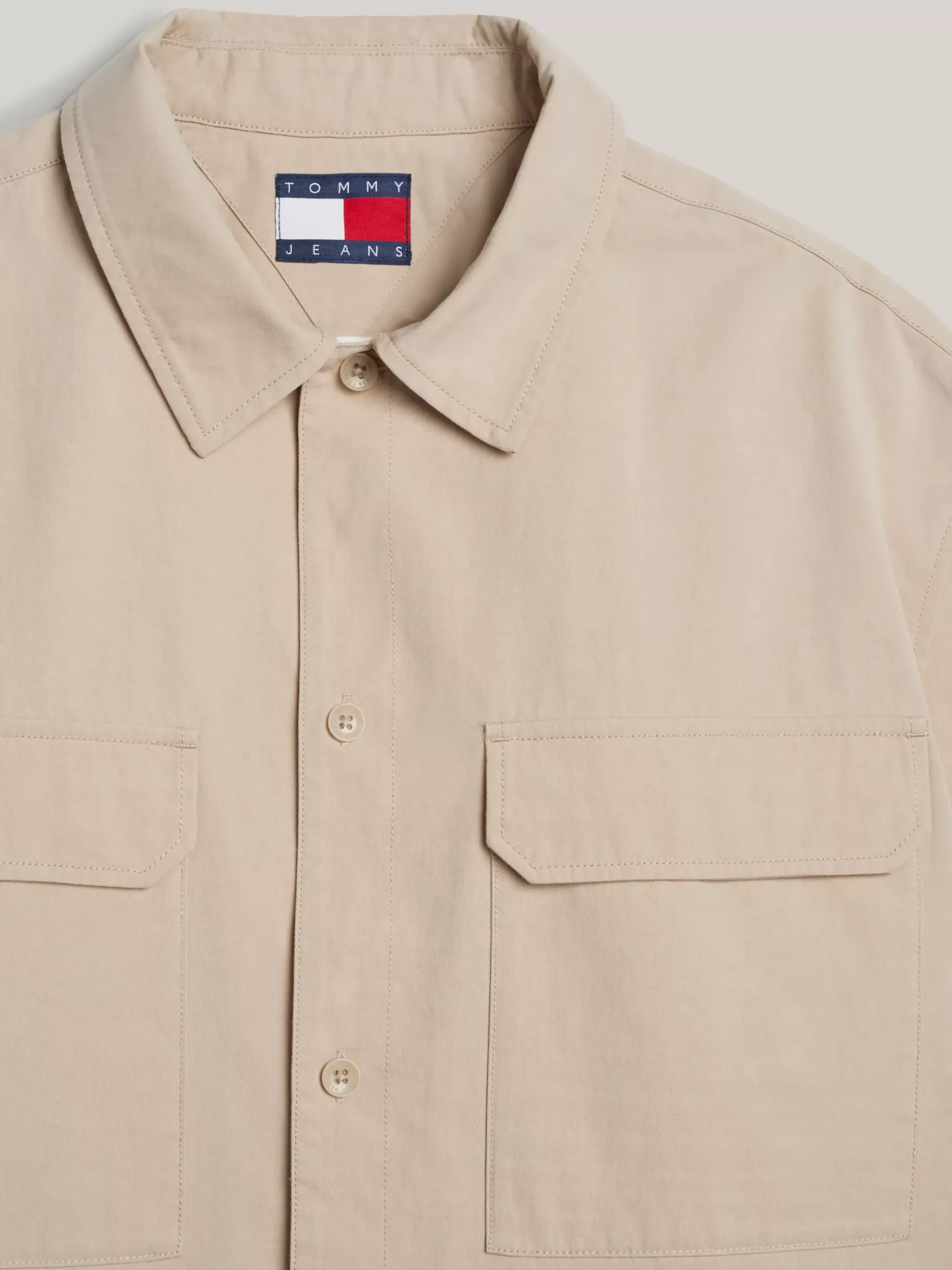 Tommy Hilfiger Genderneutrales Kurzarmhemd mit zwei Taschen BEIGE STONE Sale