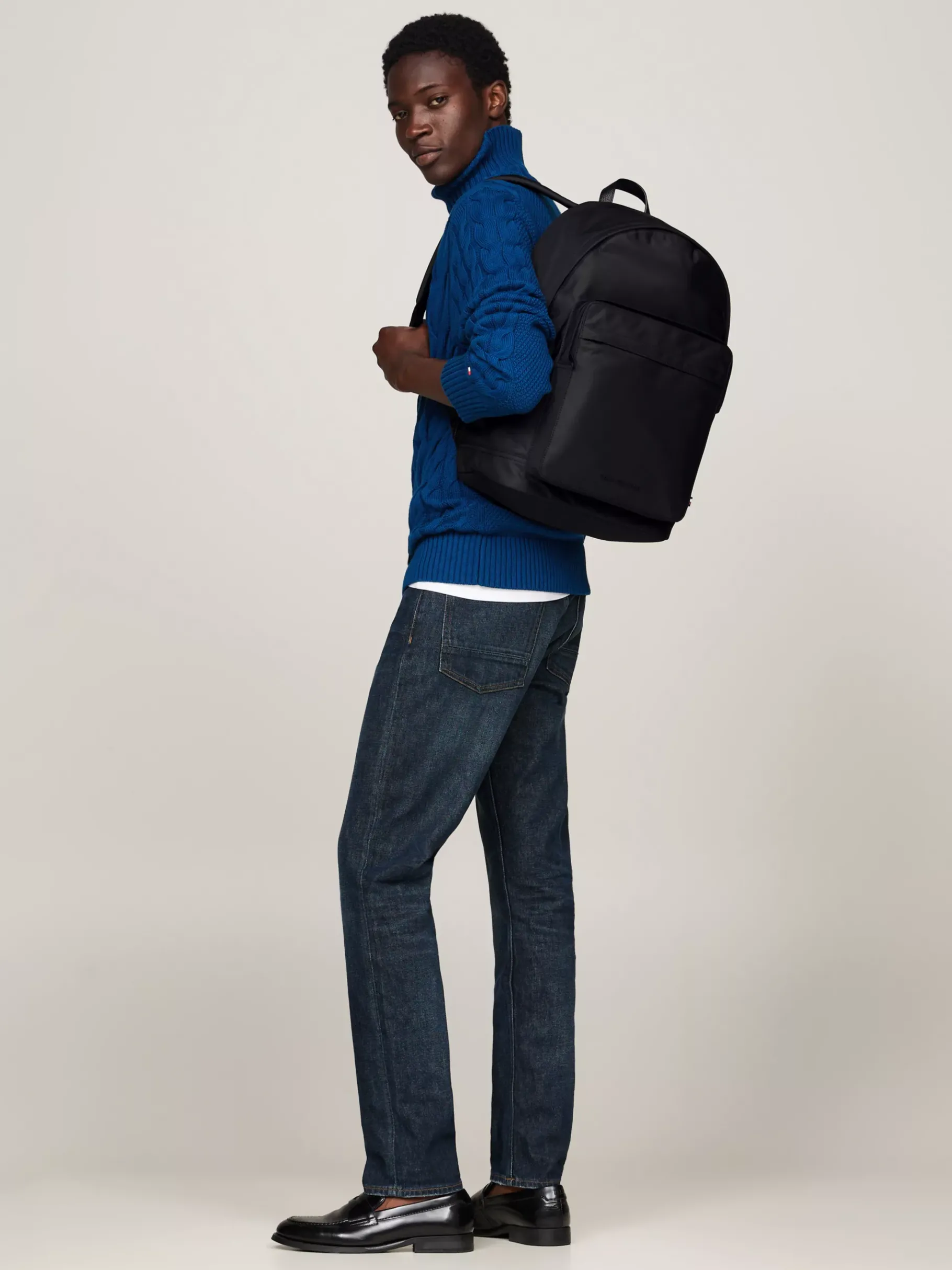 Tommy Hilfiger Kuppelförmiger Rucksack mit Struktur und Logo BLACK Shop