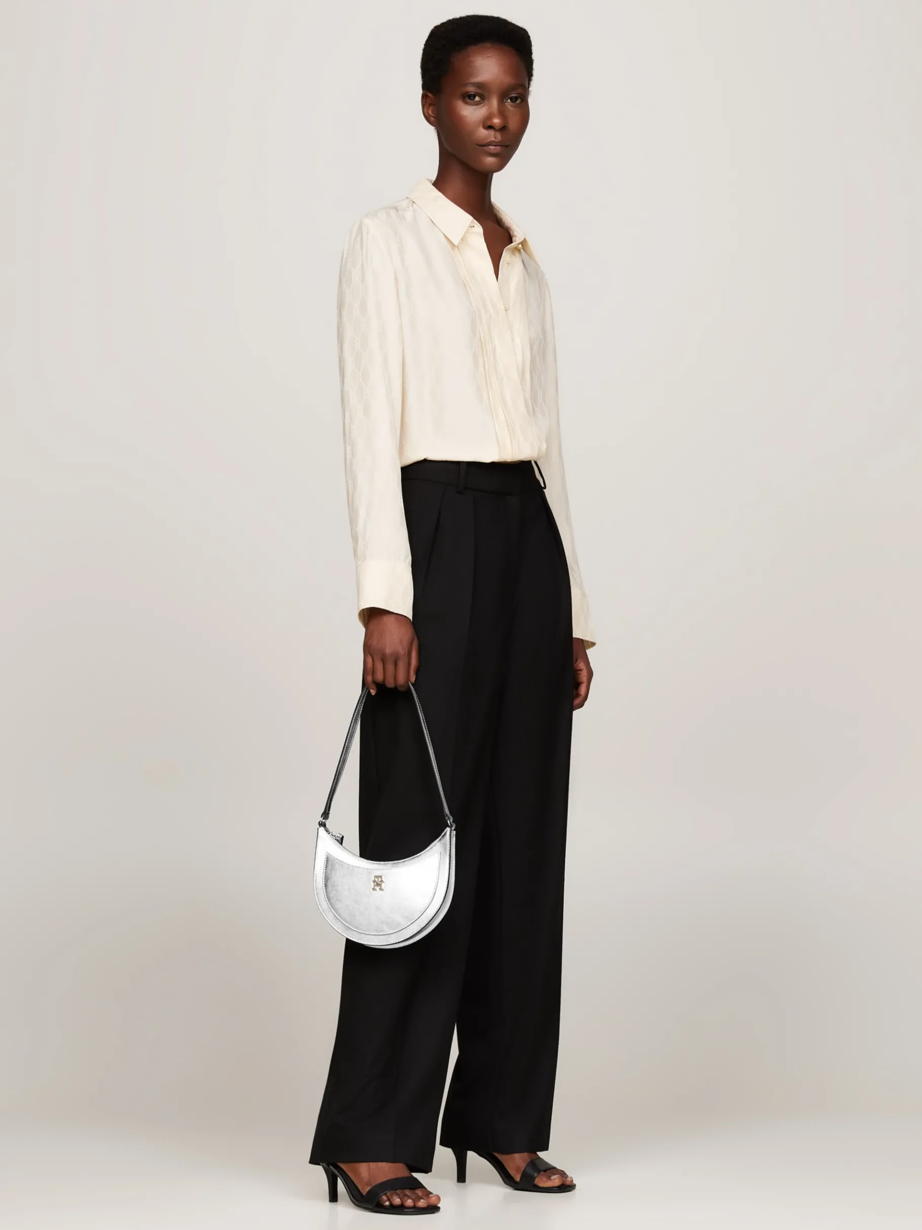 Tommy Hilfiger Leder-Schultertasche mit Metallic-Finish SILVER Outlet