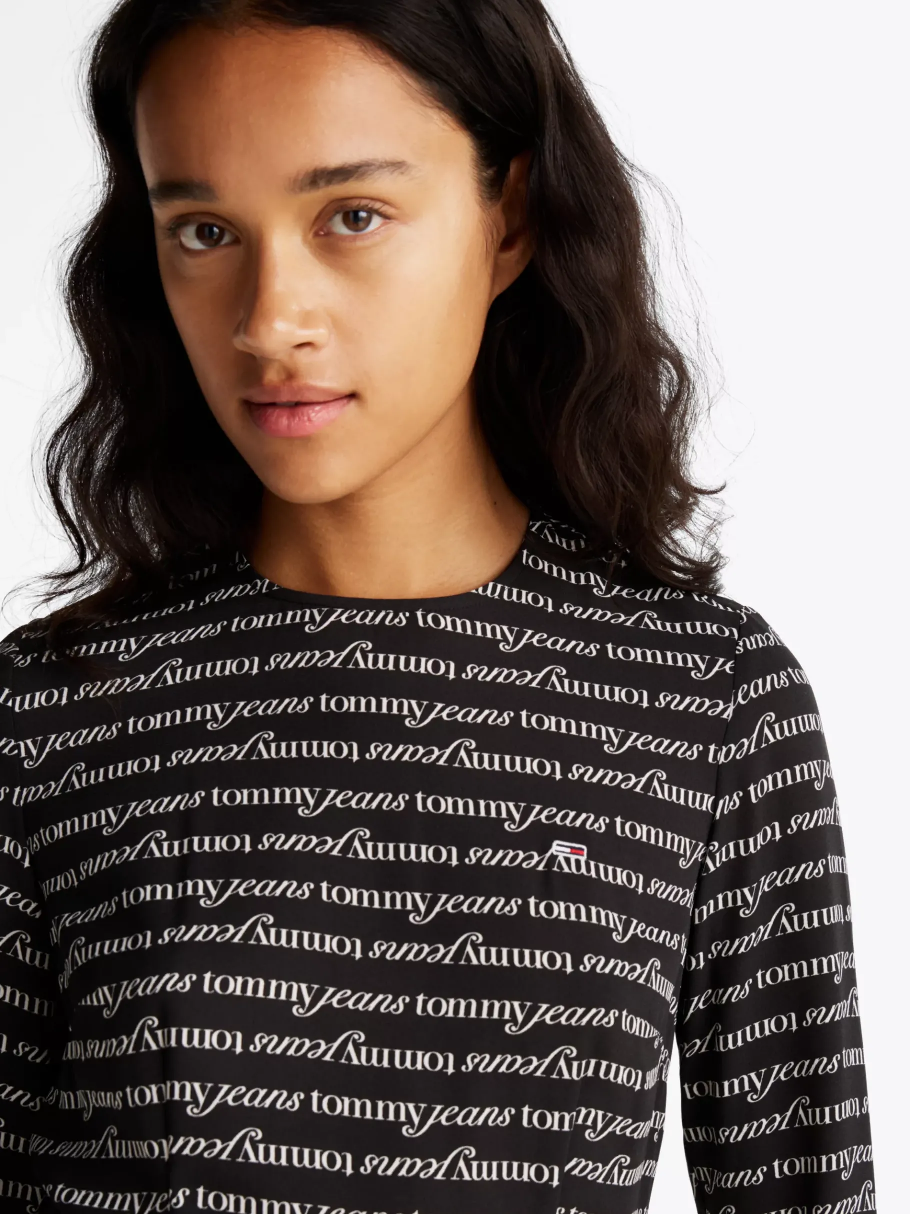 Tommy Hilfiger Midikleid mit Logoprint BLACK HYBRID LOGO AOP Hot