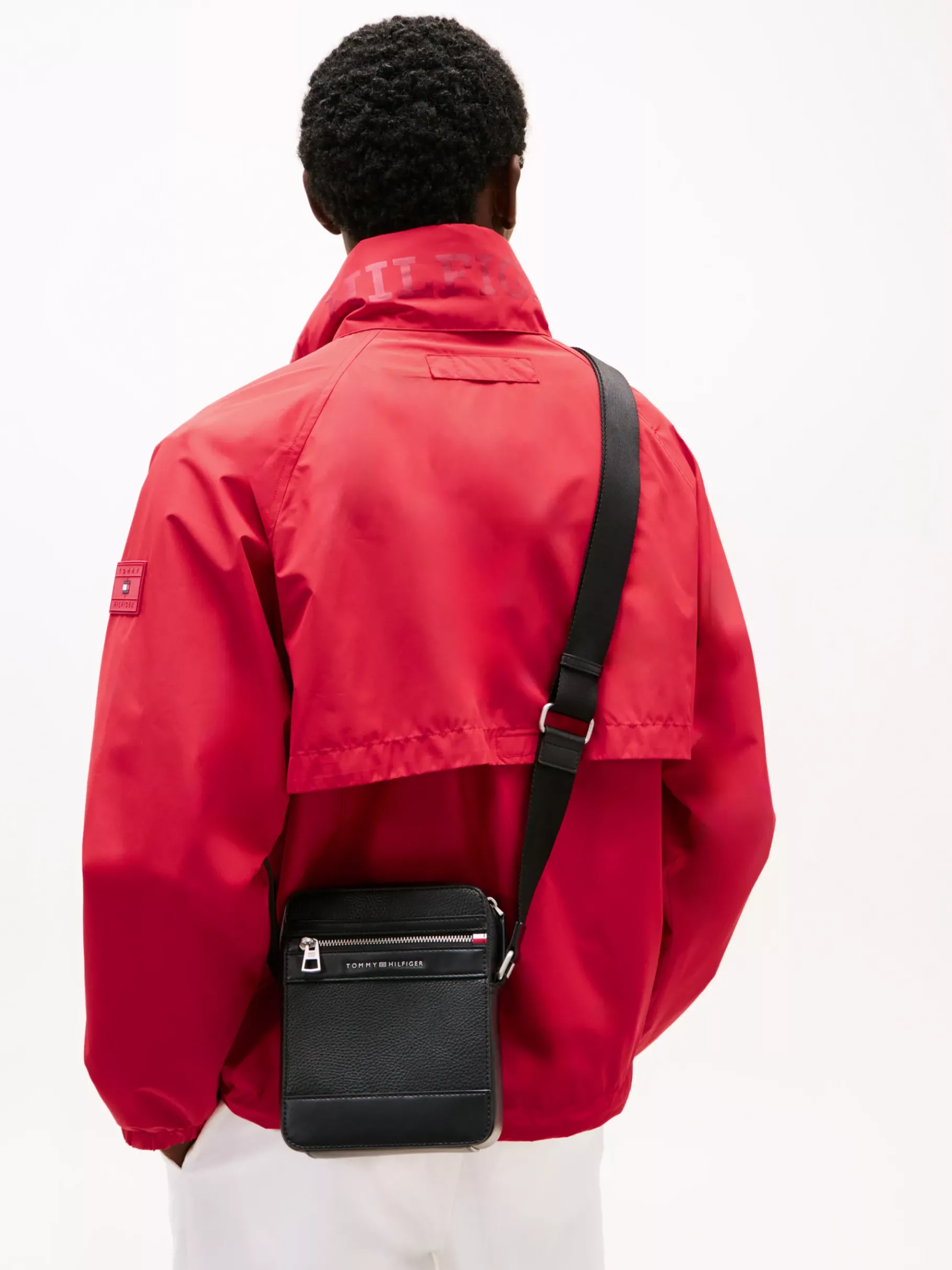 Tommy Hilfiger Reporter-Tasche aus strukturiertem Leder BLACK New