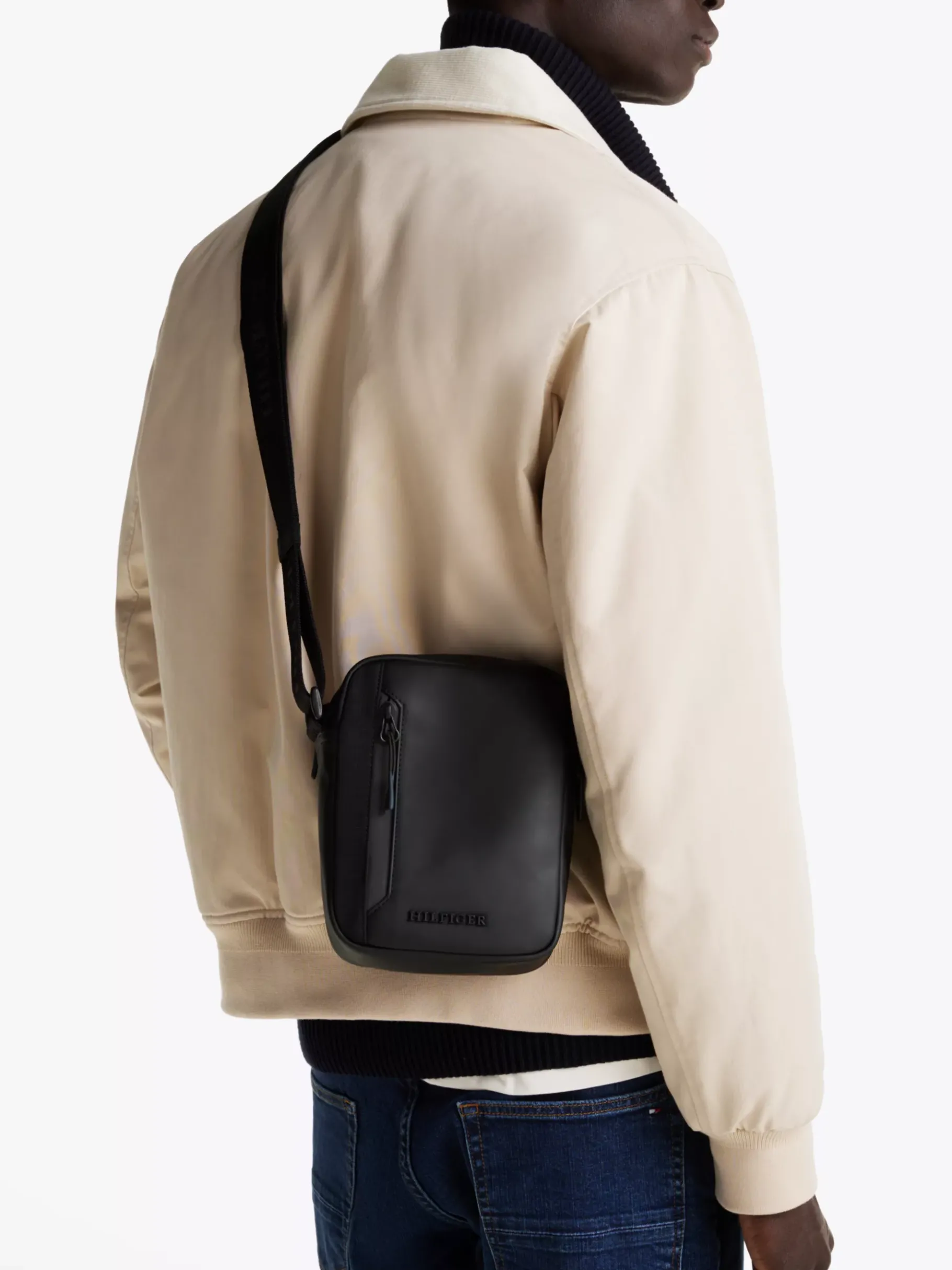 Tommy Hilfiger Reportertasche mit gummiertem Logo BLACK Online