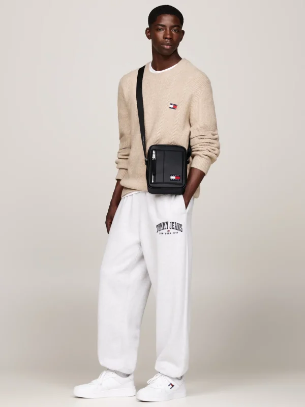 Tommy Hilfiger Reportertasche mit Gurtband-Riemen und Badge BLACK Store