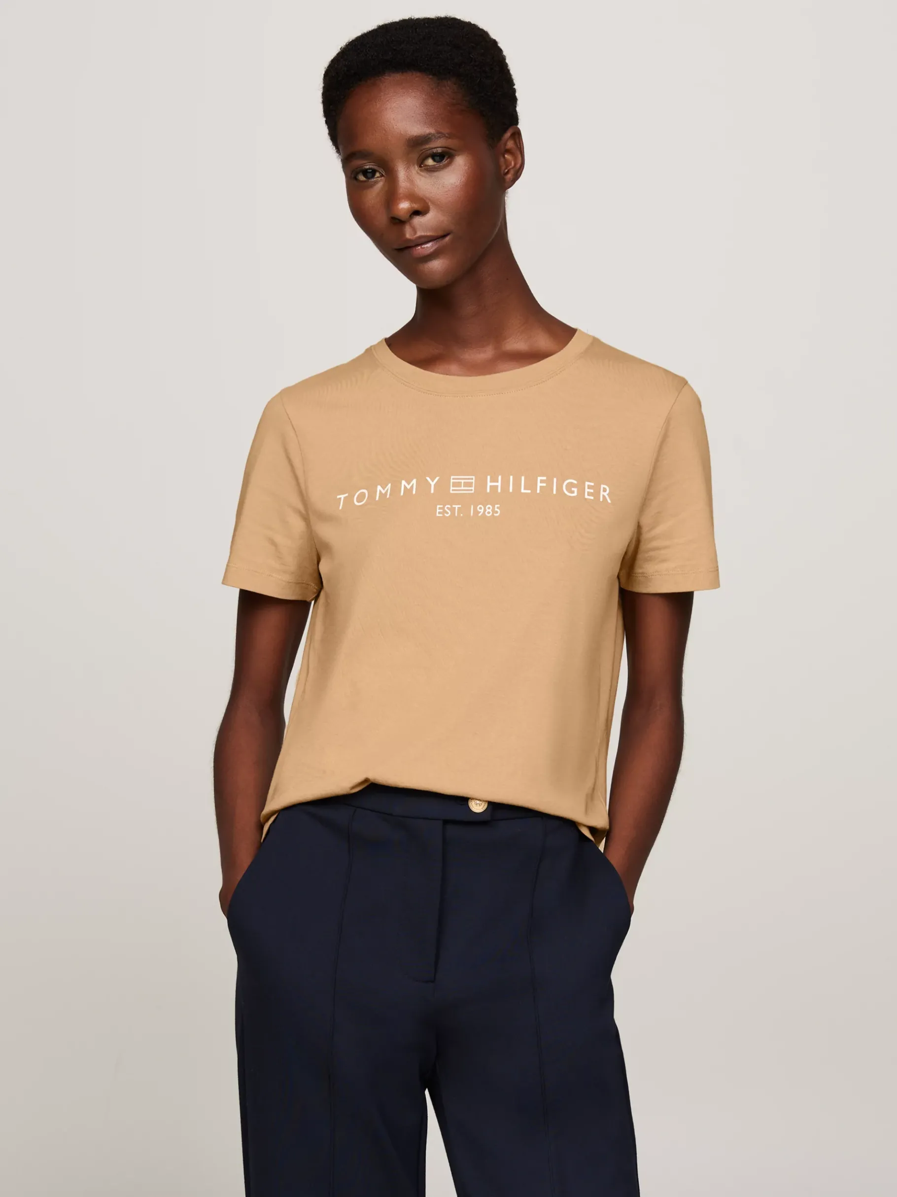 Tommy Hilfiger Rundhals-T-Shirt mit Logo CLASSIC KHAKI Best Sale