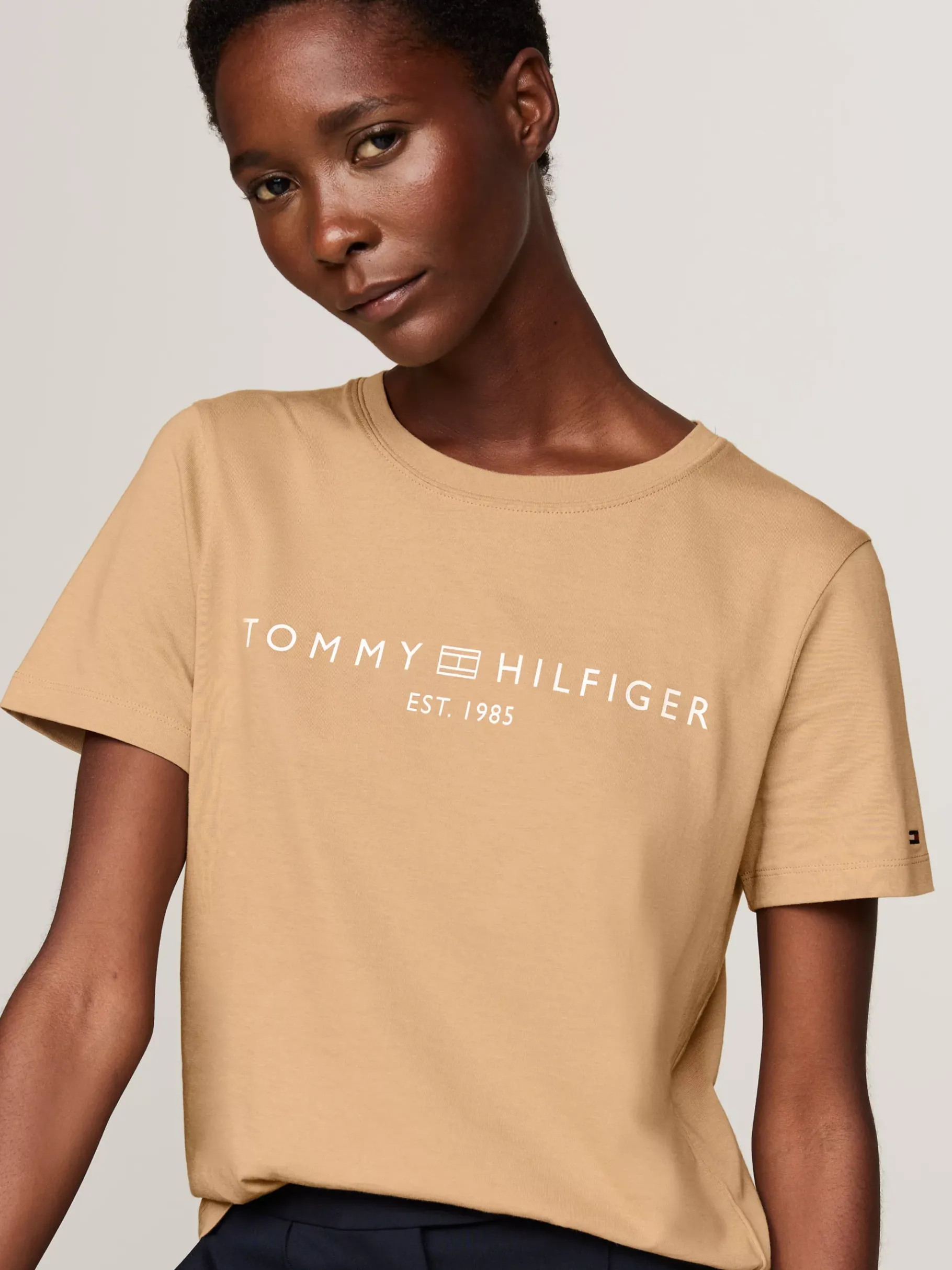 Tommy Hilfiger Rundhals-T-Shirt mit Logo CLASSIC KHAKI Best Sale