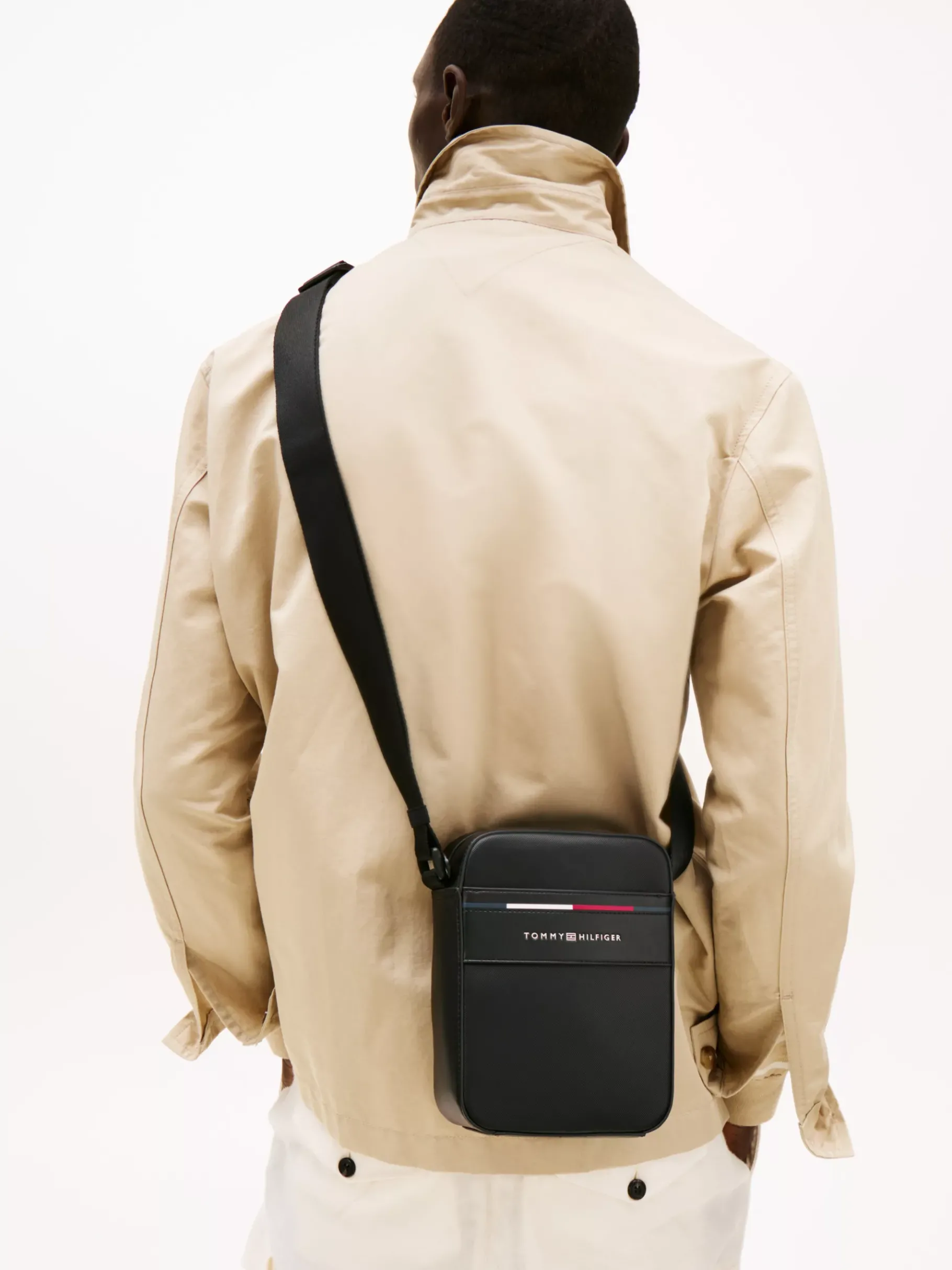 Tommy Hilfiger Signature Crossbody-Reporter-Tasche BLACK Outlet