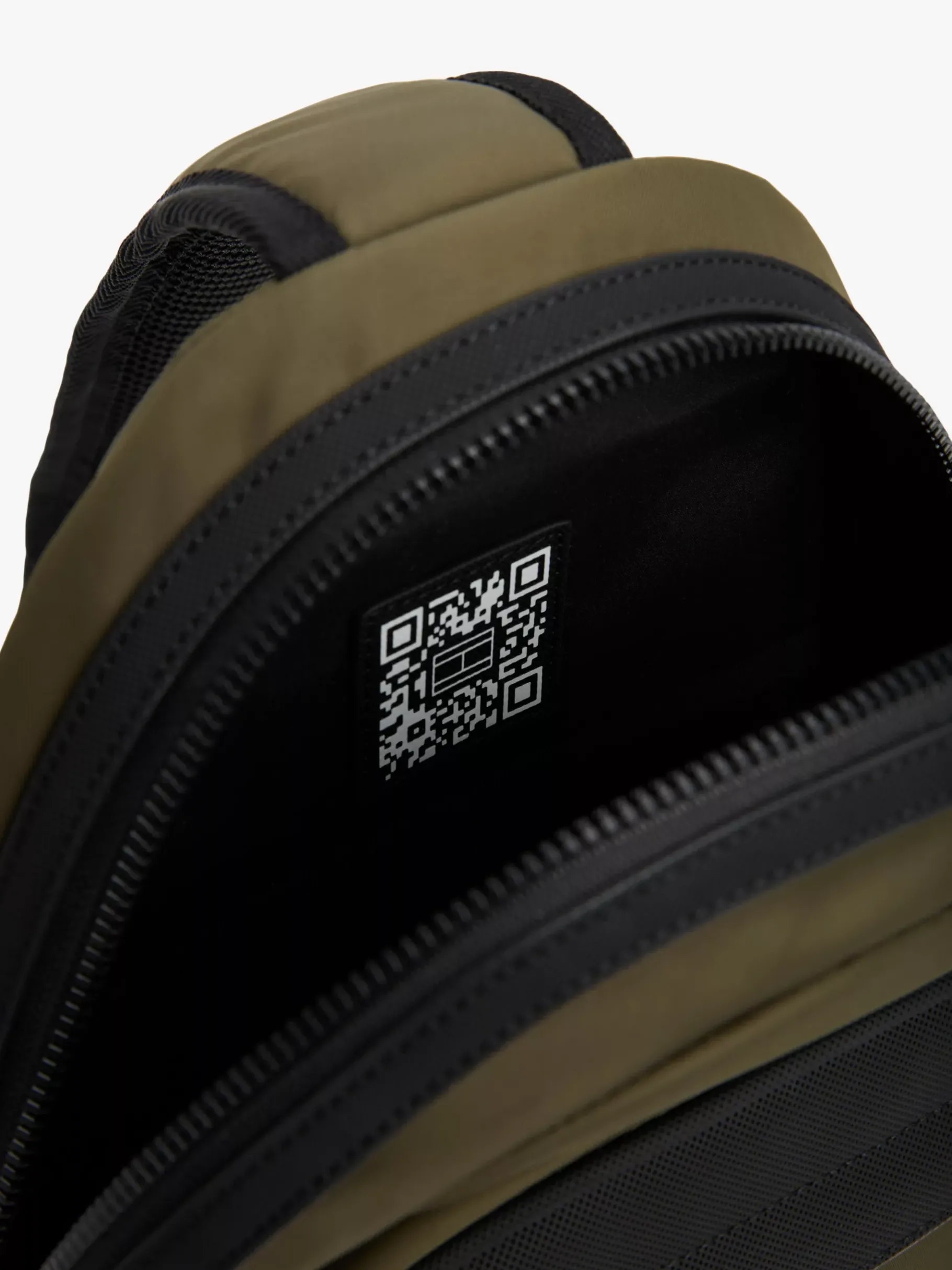 Tommy Hilfiger Slingbag mit Metall-Logo ARMY GREEN Shop