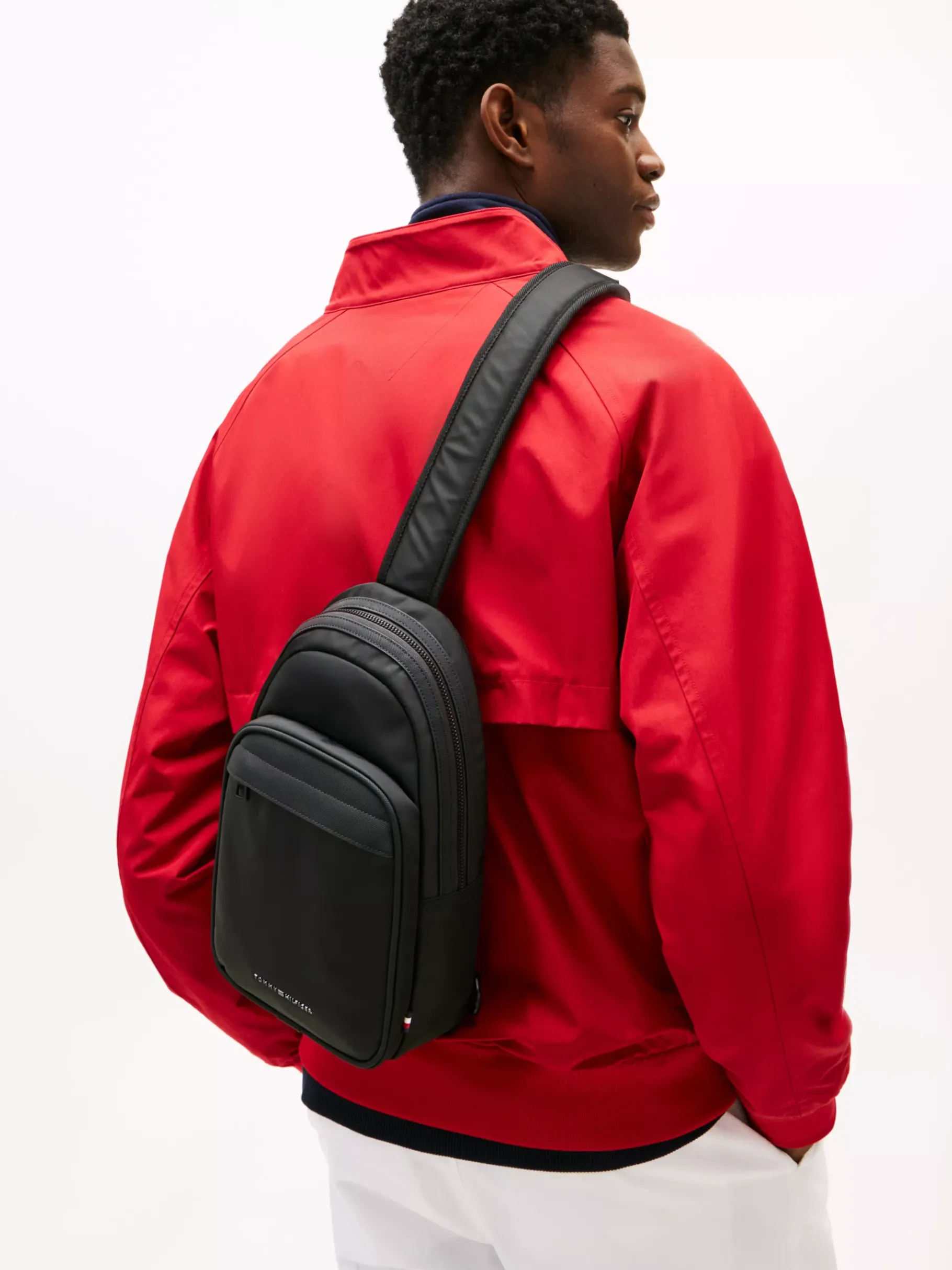 Tommy Hilfiger Slingbag mit Metall-Logo BLACK Discount