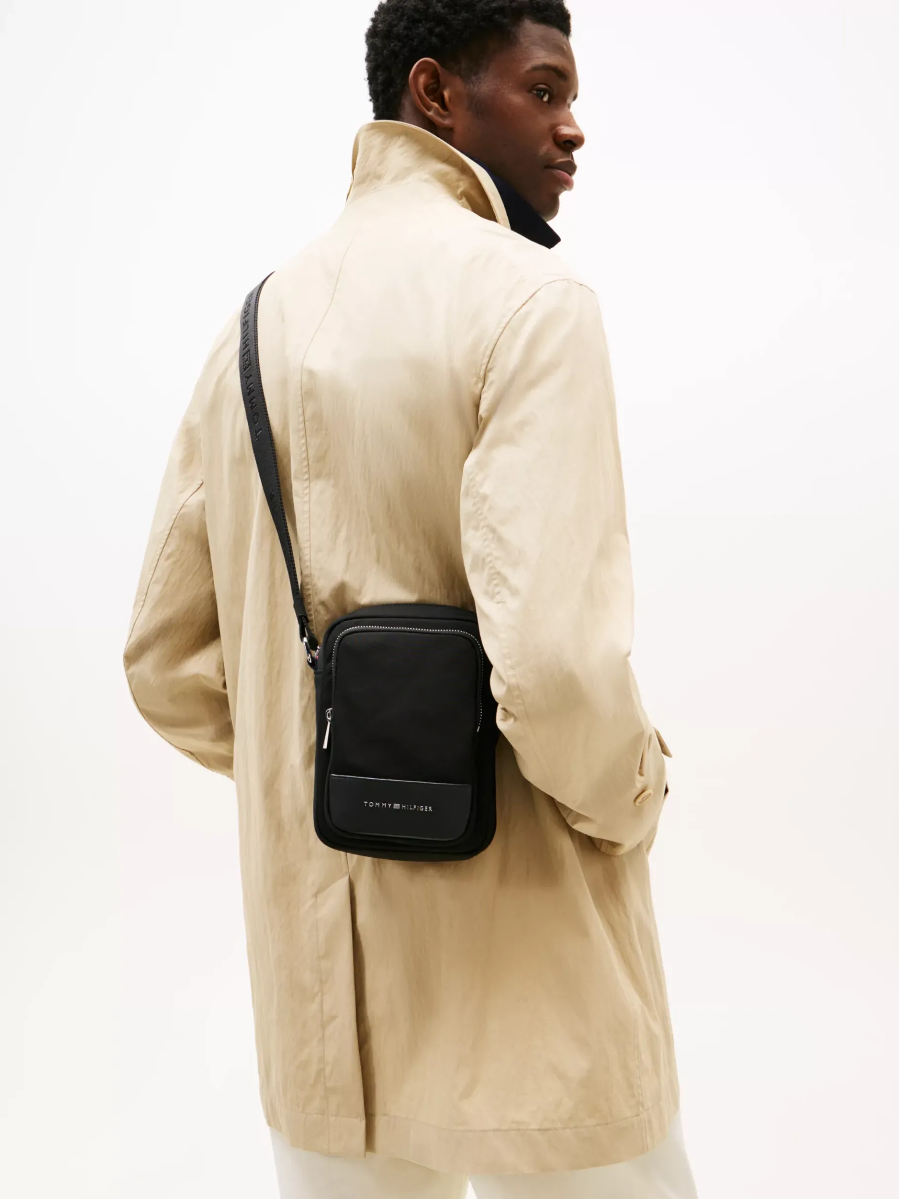 Tommy Hilfiger TH Business Reporter-Tasche mit Metall-Logo BLACK Online