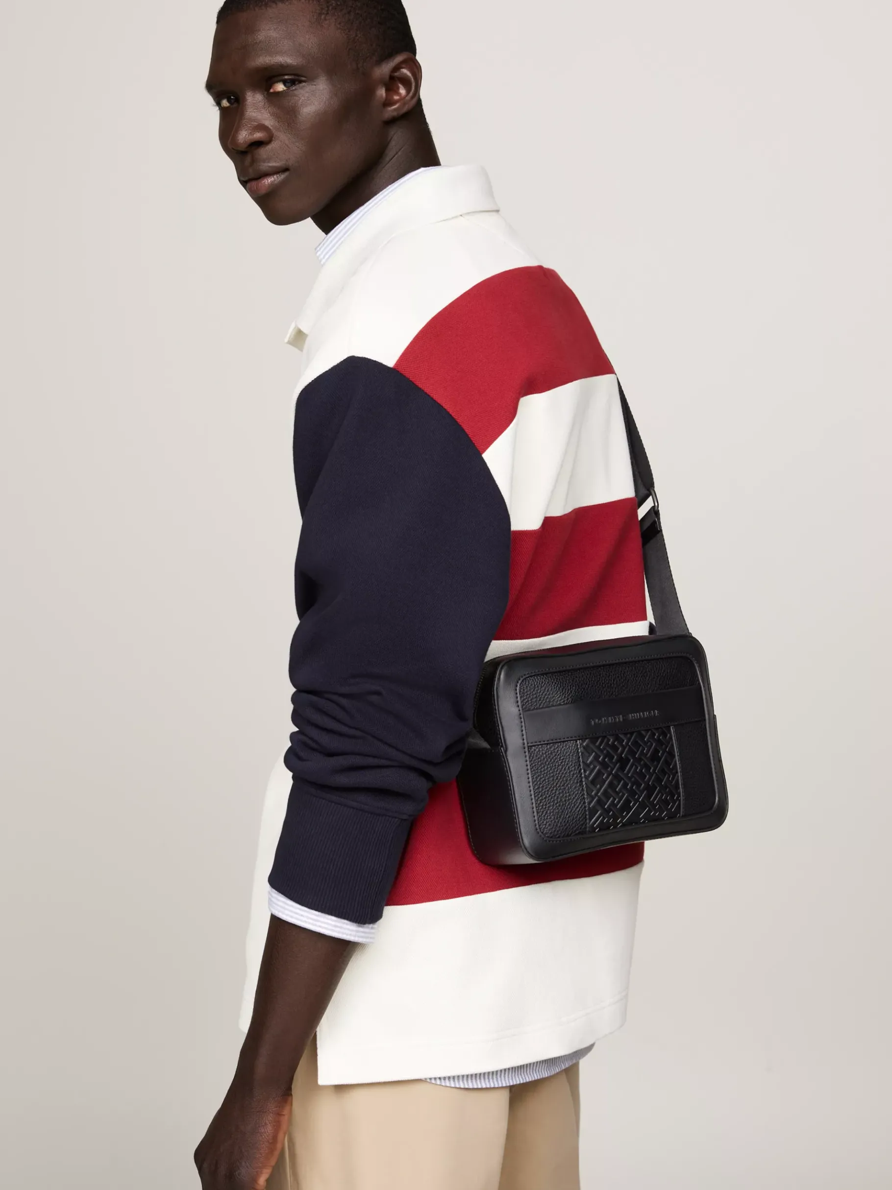 Tommy Hilfiger TH Monogram genarbte Reportertasche BLACK Flash Sale