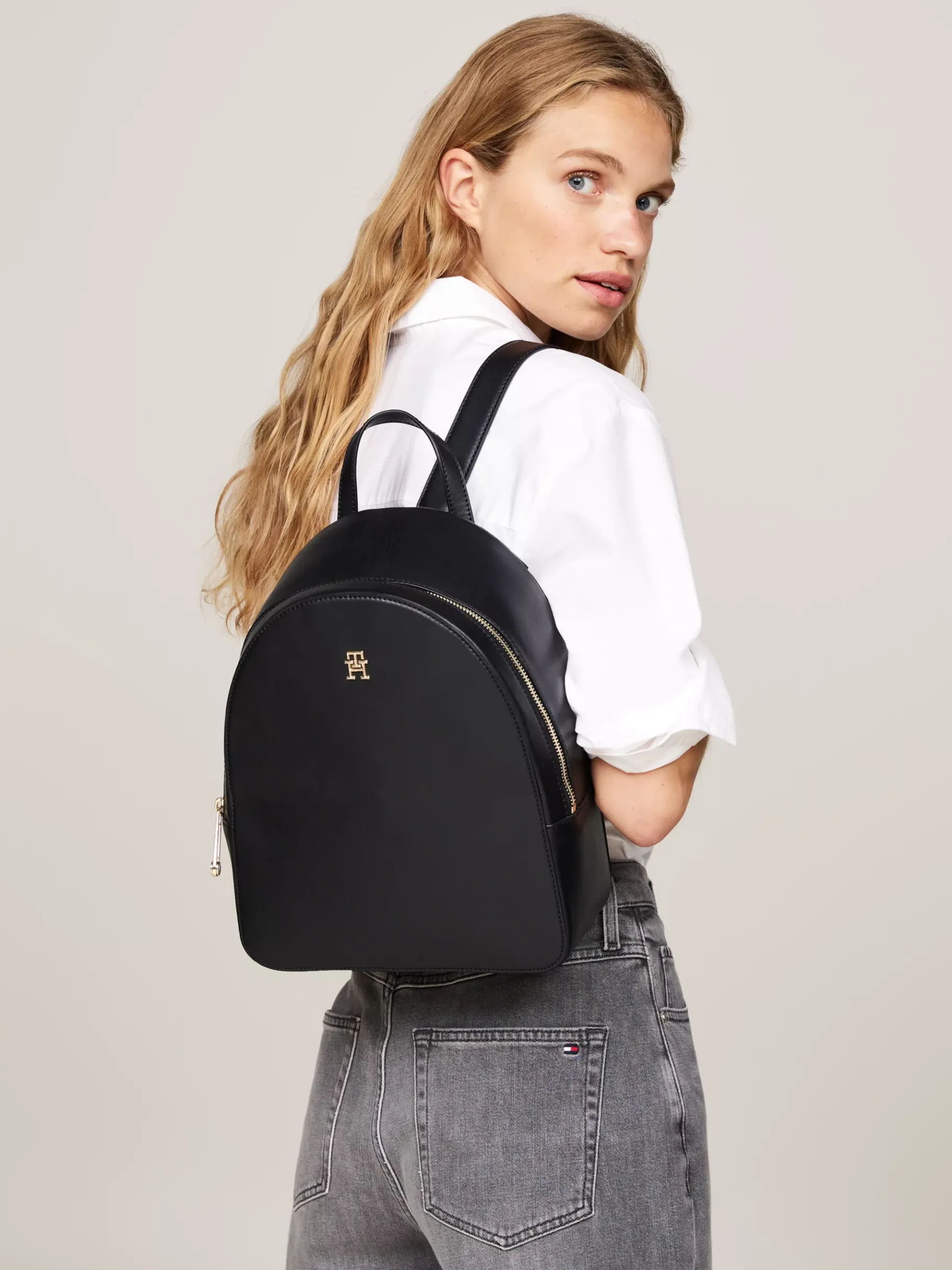 Tommy Hilfiger TH Monogram kuppelförmiger Rucksack BLACK Clearance