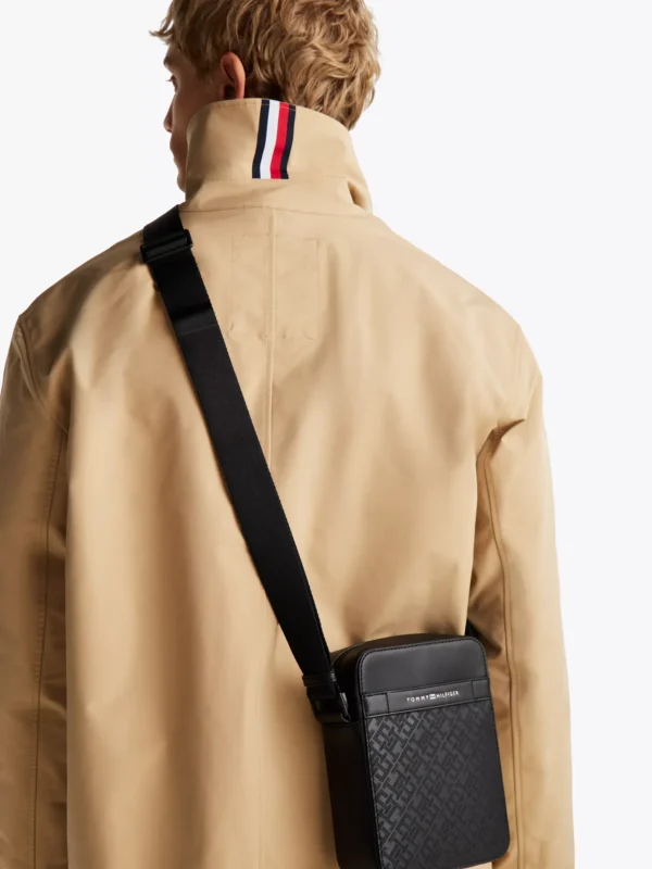 Tommy Hilfiger TH Monogram strukturierte Reportertasche BLACK Store