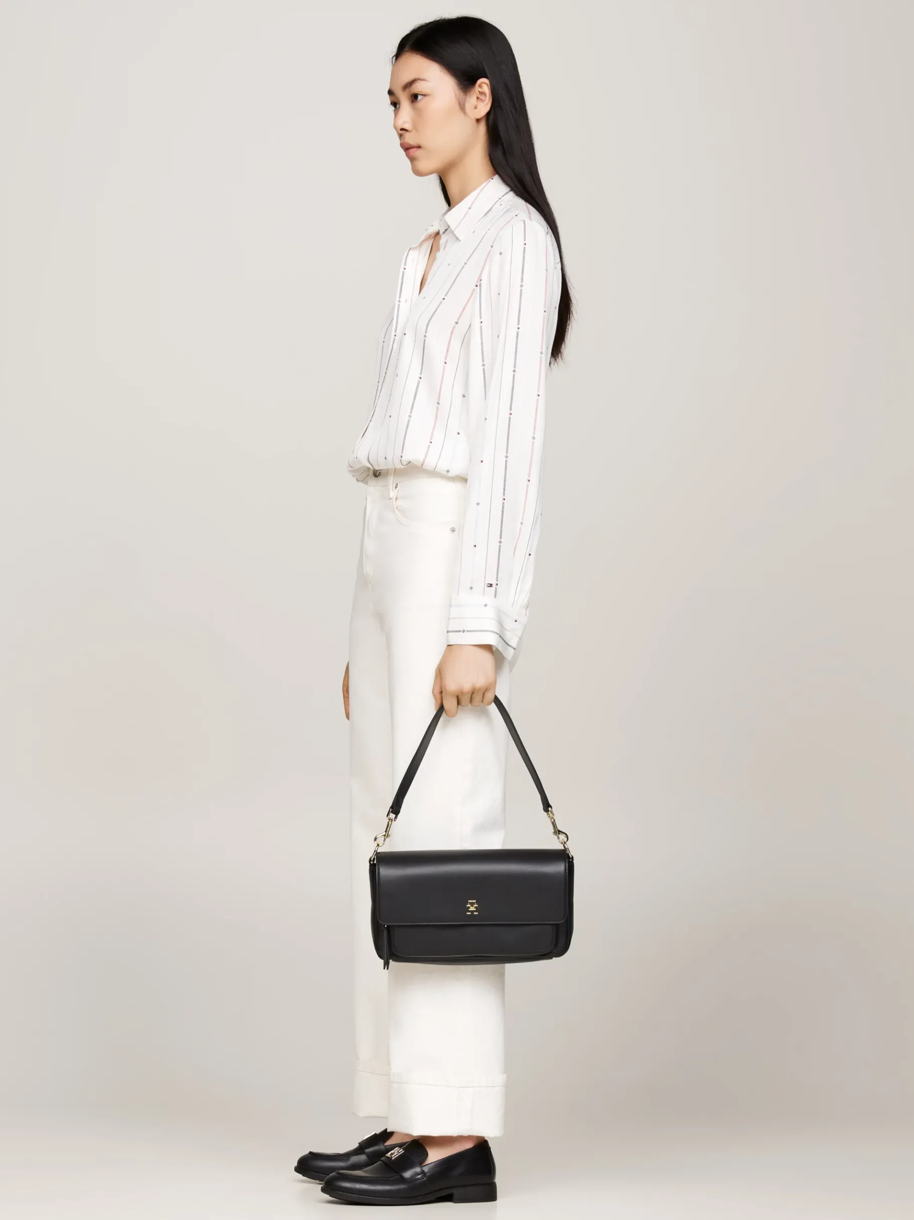 Tommy Hilfiger TH Soft große Crossbody-Tasche BLACK Clearance