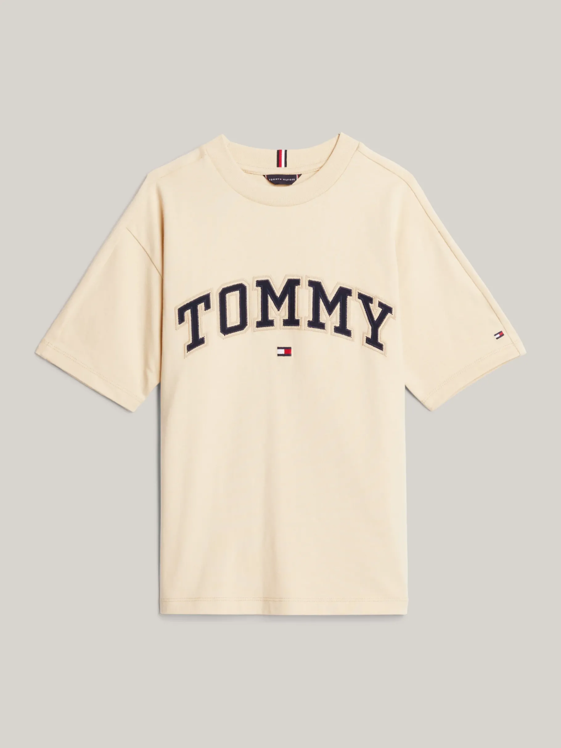 Tommy Hilfiger Varsity T-Shirt mit Logo-Stickerei COUNTRY IVORY Flash Sale